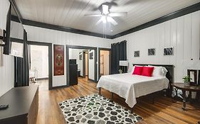 Modern Greenwood Studio Less Than 1 Mi To Downtown!